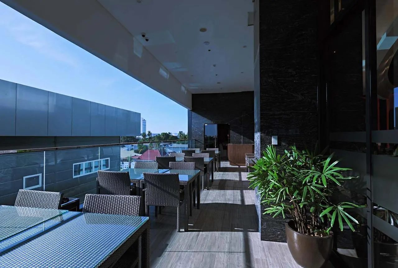 Best Western Plus Metro Clark Angeles 3*,