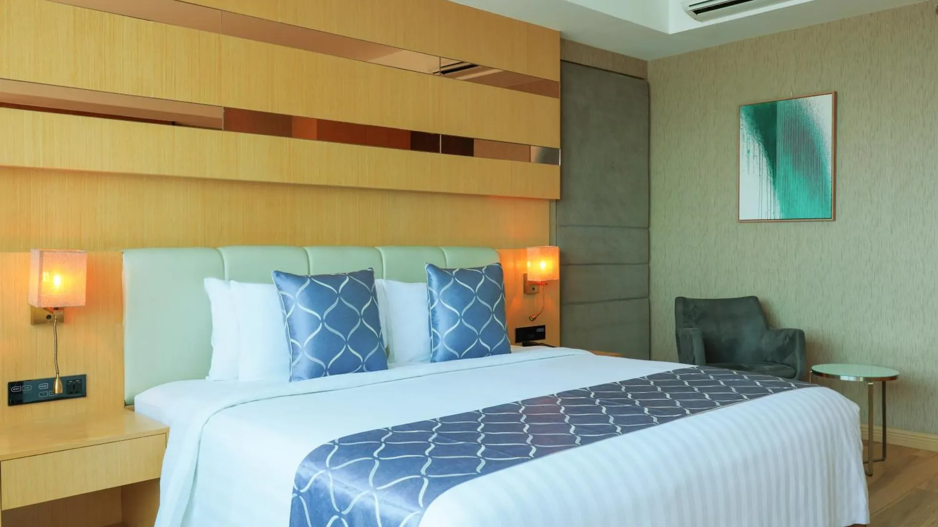 Best Western Plus Metro Clark Angeles Hotel