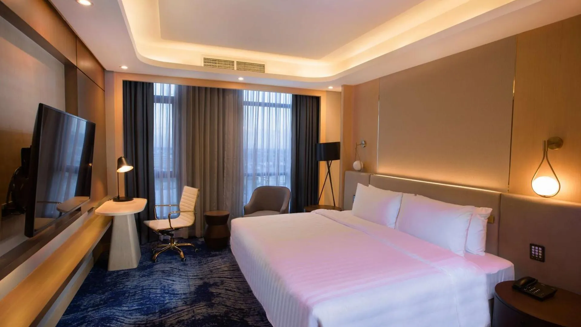 Best Western Plus Metro Clark Hotel Angeles 3*,  Philippines